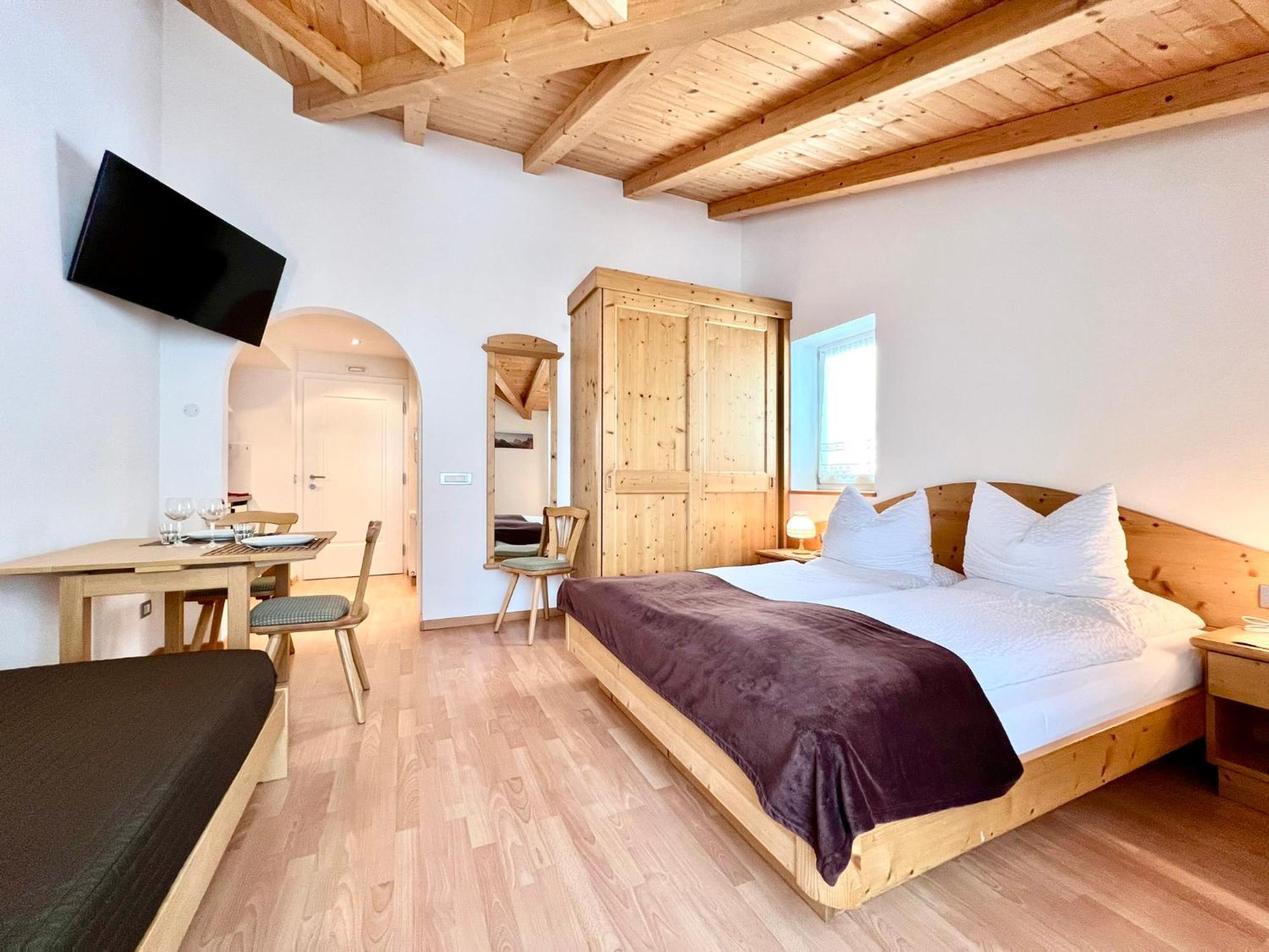 Enjoy Dolomites - Chalet Santa Cristina Val Gardena Habitación foto