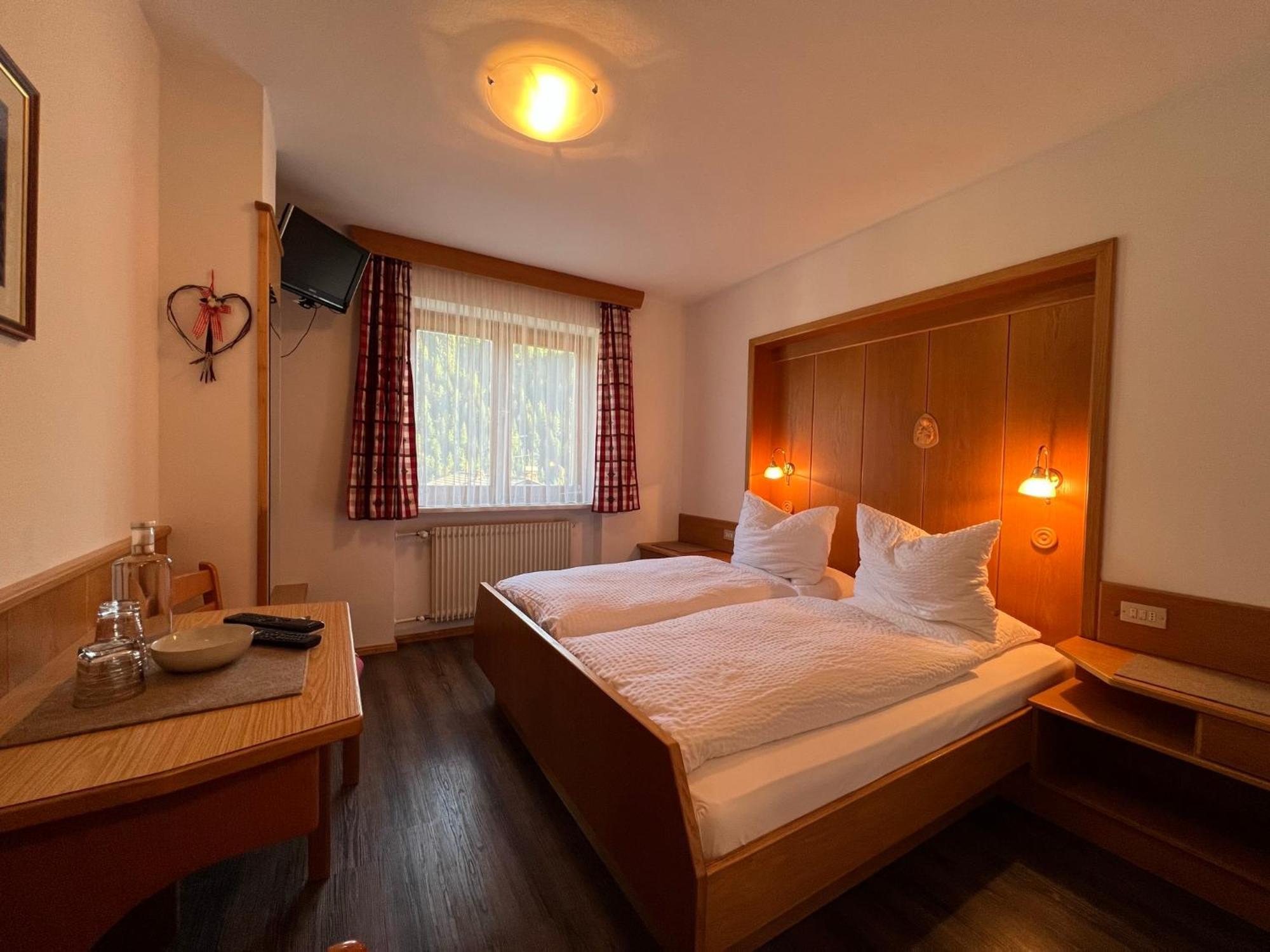Enjoy Dolomites - Chalet Santa Cristina Val Gardena Habitación foto